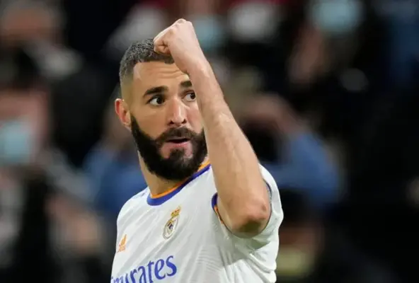 Karim Benzema - 90 bàn
