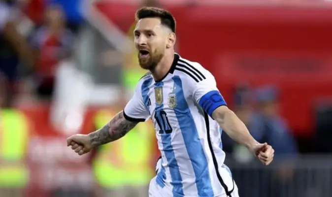 Lionel Messi có phong cách chơi bóng khác biệt